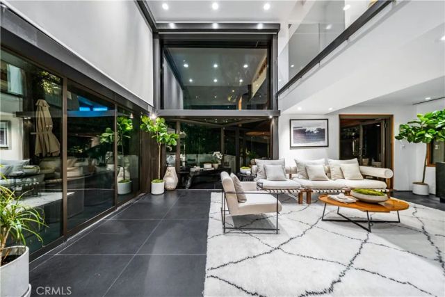 10443 Corfu Lane, Los Angeles, CA 90077