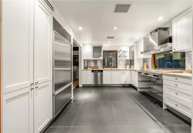 10443 Corfu Lane, Los Angeles, CA 90077