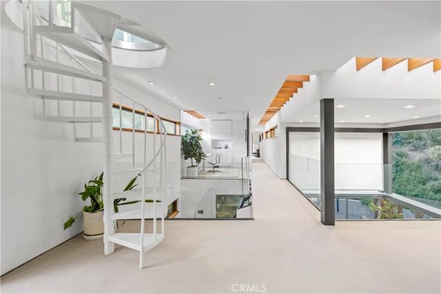 10443 Corfu Lane, Los Angeles, CA 90077
