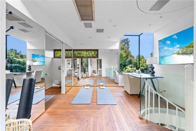 10443 Corfu Lane, Los Angeles, CA 90077