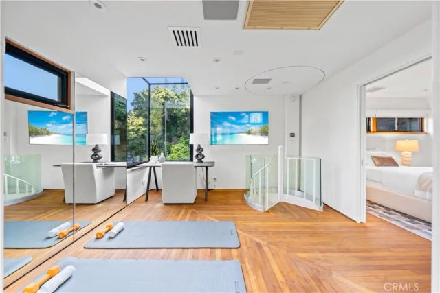 10443 Corfu Lane, Los Angeles, CA 90077