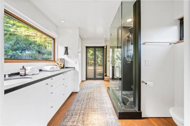 10443 Corfu Lane, Los Angeles, CA 90077