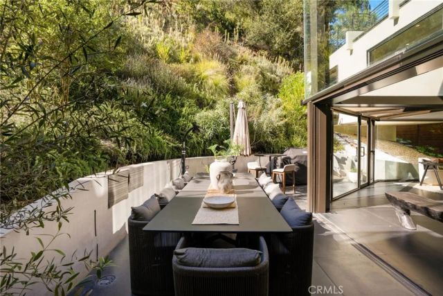 10443 Corfu Lane, Los Angeles, CA 90077