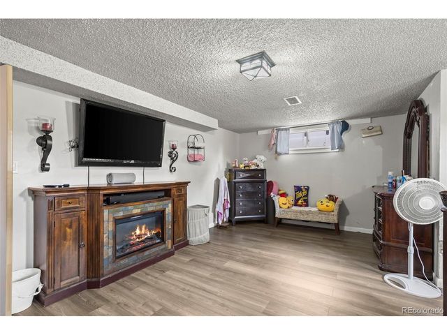 1008 22nd Avenue Ct, Greeley, CO 80631