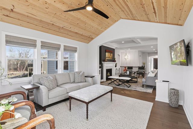 17505 47th Avenue N, Plymouth, MN 55446