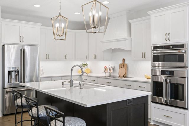 17505 47th Avenue N, Plymouth, MN 55446