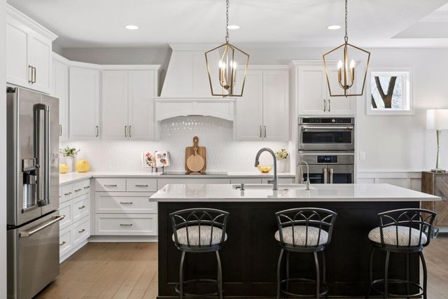 17505 47th Avenue N, Plymouth, MN 55446