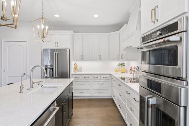 17505 47th Avenue N, Plymouth, MN 55446