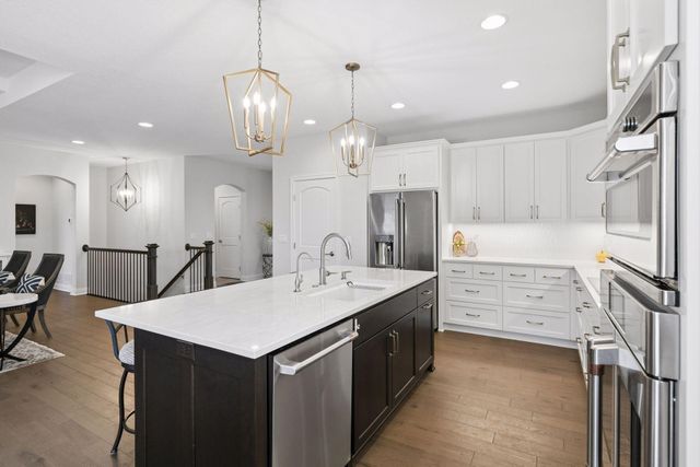 17505 47th Avenue N, Plymouth, MN 55446