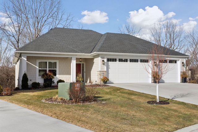 17505 47th Avenue N, Plymouth, MN 55446