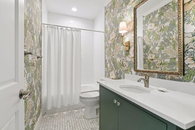 17505 47th Avenue N, Plymouth, MN 55446