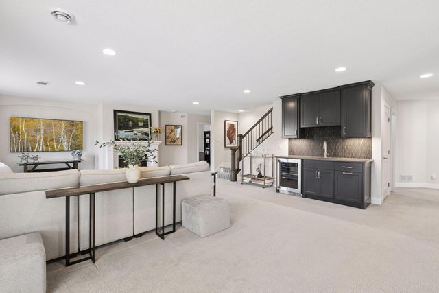 17505 47th Avenue N, Plymouth, MN 55446