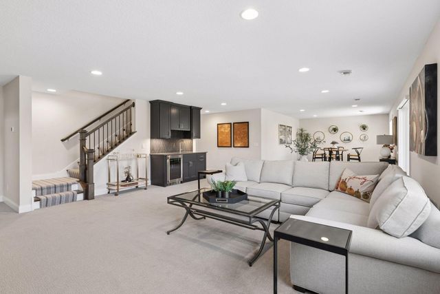 17505 47th Avenue N, Plymouth, MN 55446