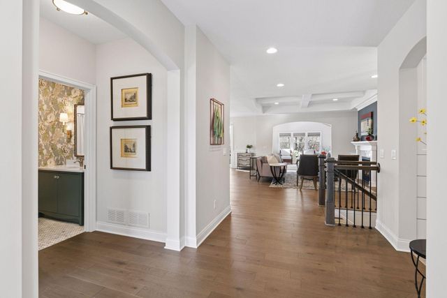 17505 47th Avenue N, Plymouth, MN 55446