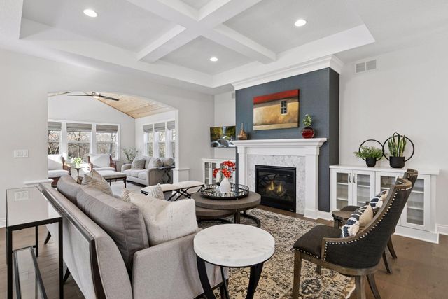 17505 47th Avenue N, Plymouth, MN 55446