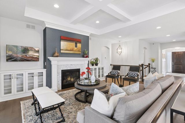 17505 47th Avenue N, Plymouth, MN 55446