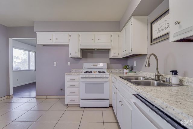 5917 Fair Oaks Drive, Bakersfield, CA 93306