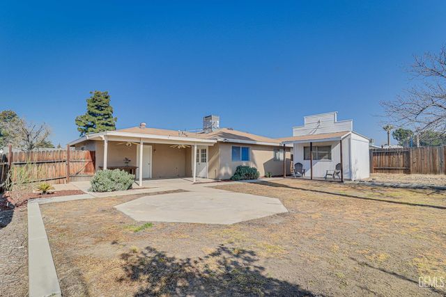 5917 Fair Oaks Drive, Bakersfield, CA 93306