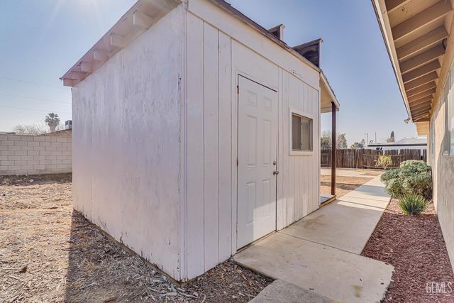 5917 Fair Oaks Drive, Bakersfield, CA 93306