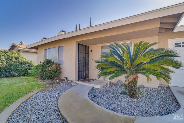 5917 Fair Oaks Drive, Bakersfield, CA 93306