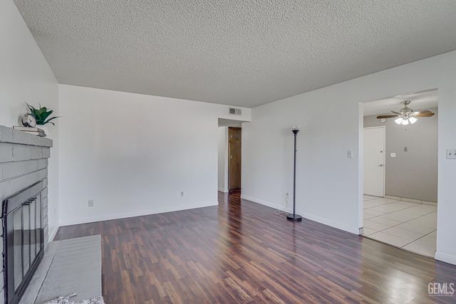 5917 Fair Oaks Drive, Bakersfield, CA 93306