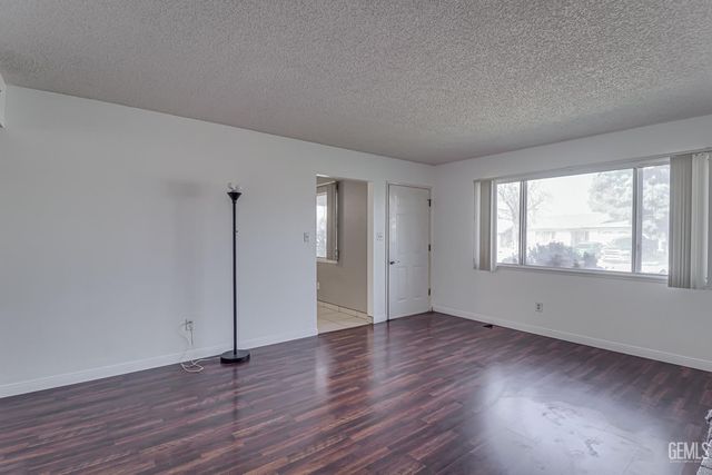 5917 Fair Oaks Drive, Bakersfield, CA 93306