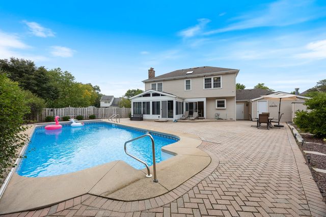 718 Raintree Drive, Naperville, IL 60540