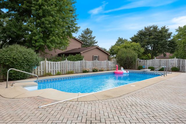 718 Raintree Drive, Naperville, IL 60540