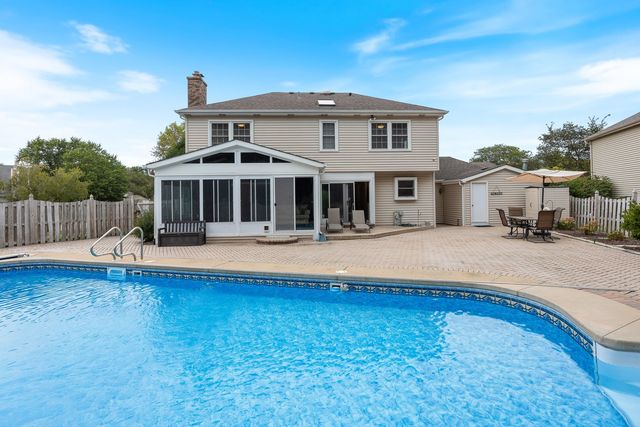 718 Raintree Drive, Naperville, IL 60540