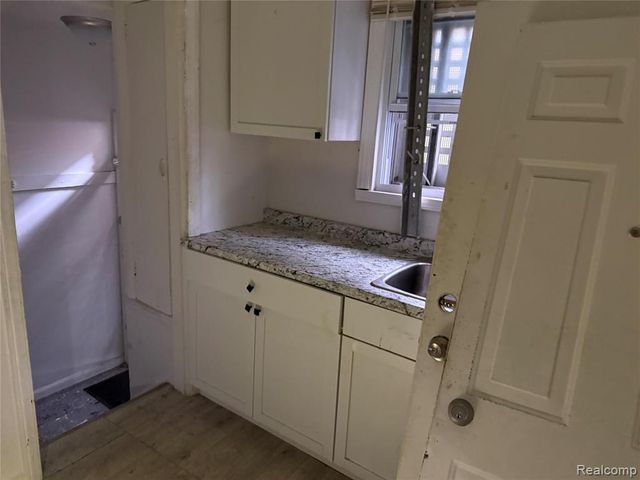 9289 Bedford Street, Detroit, MI 48224