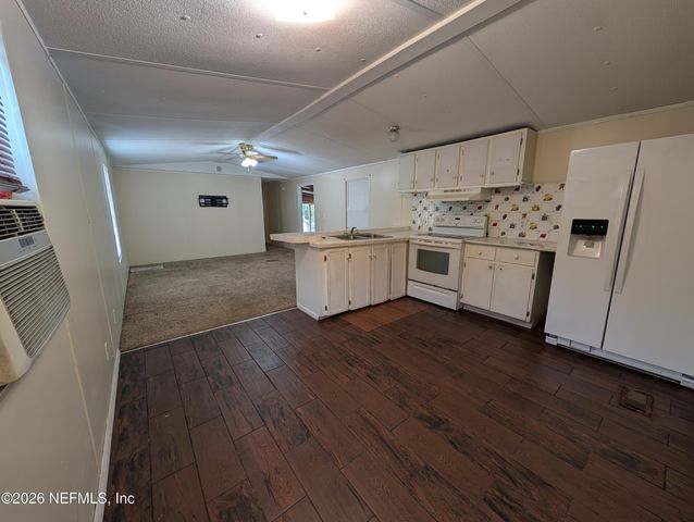 610 EVANS Avenue, Interlachen, FL 32148