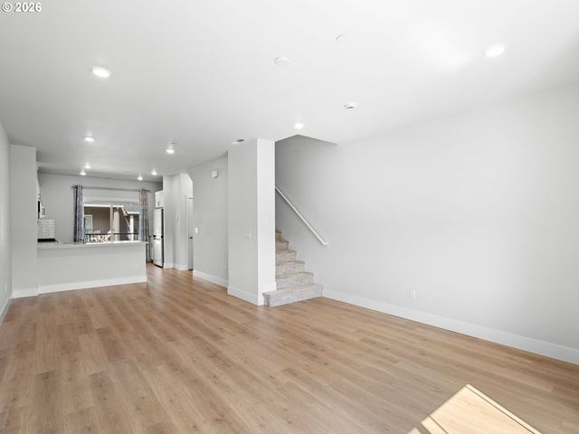 7563 Nw ELEANOR Ave, Portland, OR 97229