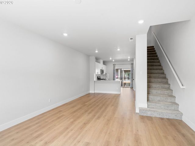 7563 Nw ELEANOR Ave, Portland, OR 97229