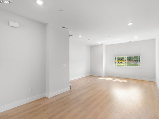 7563 Nw ELEANOR Ave, Portland, OR 97229