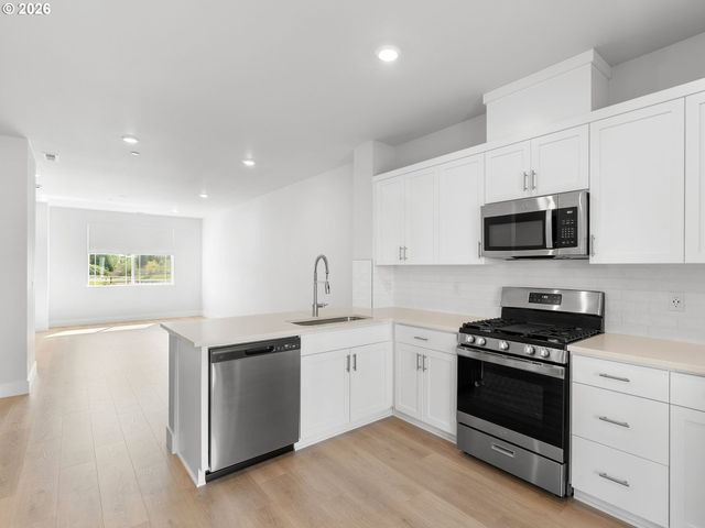 7563 Nw ELEANOR Ave, Portland, OR 97229