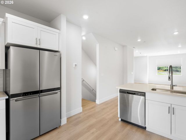 7563 Nw ELEANOR Ave, Portland, OR 97229