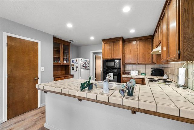 2136 Candy Cane Walk, Manteca, CA 95336