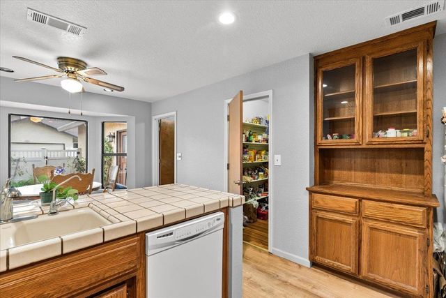 2136 Candy Cane Walk, Manteca, CA 95336