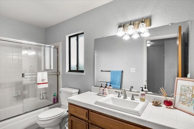 2136 Candy Cane Walk, Manteca, CA 95336