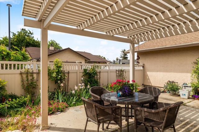2136 Candy Cane Walk, Manteca, CA 95336
