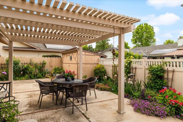 2136 Candy Cane Walk, Manteca, CA 95336