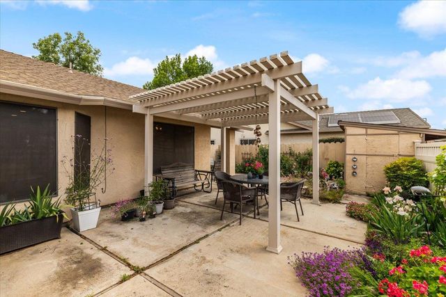 2136 Candy Cane Walk, Manteca, CA 95336