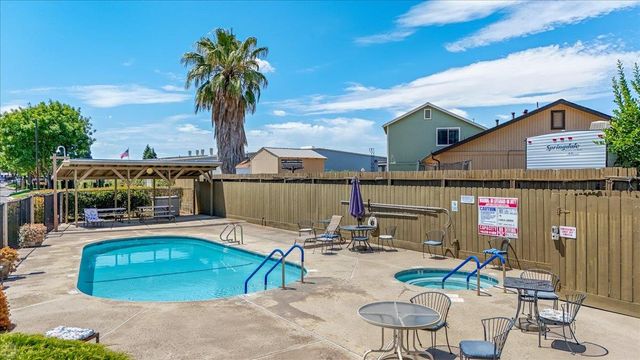 2136 Candy Cane Walk, Manteca, CA 95336