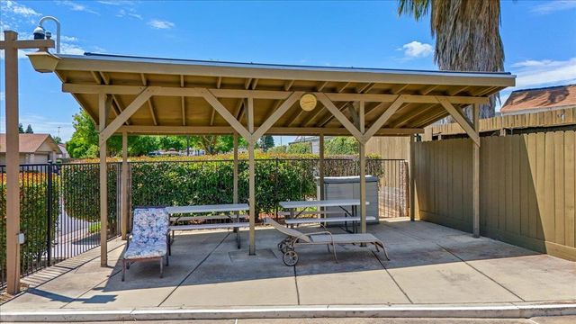 2136 Candy Cane Walk, Manteca, CA 95336
