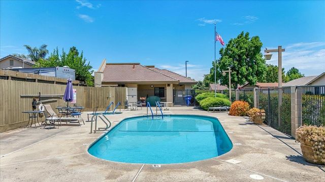2136 Candy Cane Walk, Manteca, CA 95336