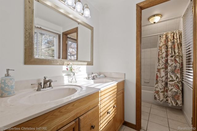 4602 Curtis Lane, Independence Charter Township, MI 48346