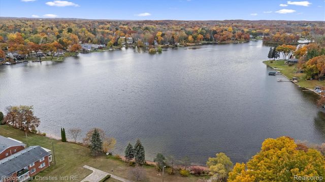 4602 Curtis Lane, Independence Charter Township, MI 48346