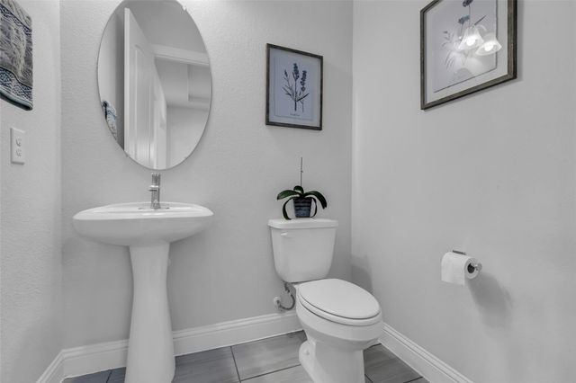 423 Round Top Street, Webster, TX 77598