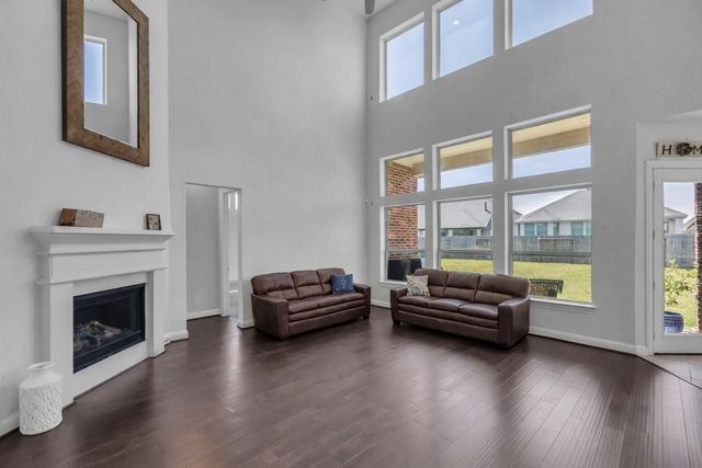 423 Round Top Street, Webster, TX 77598