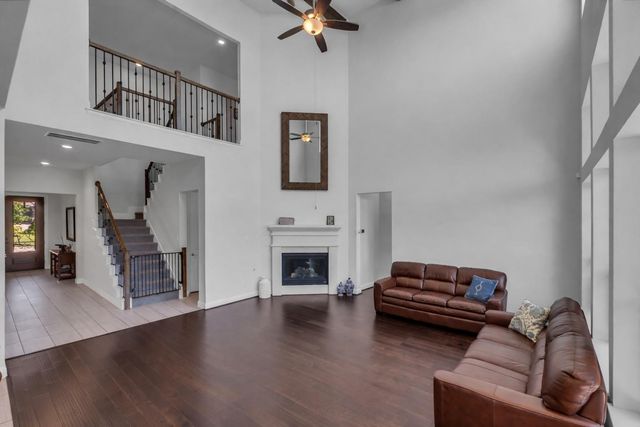 423 Round Top Street, Webster, TX 77598